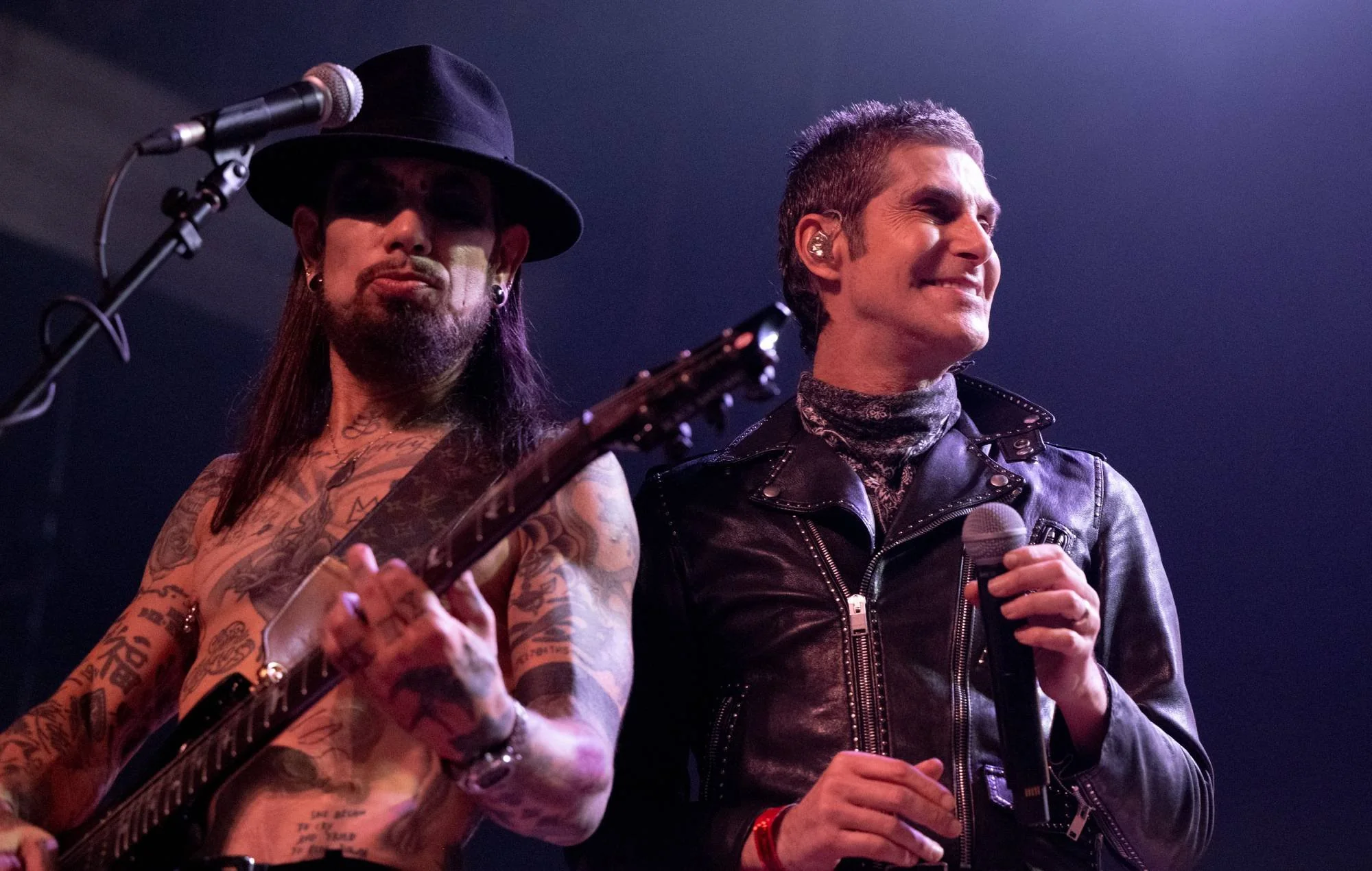 Dave Navarro presenta demanda contra Perry Farrell