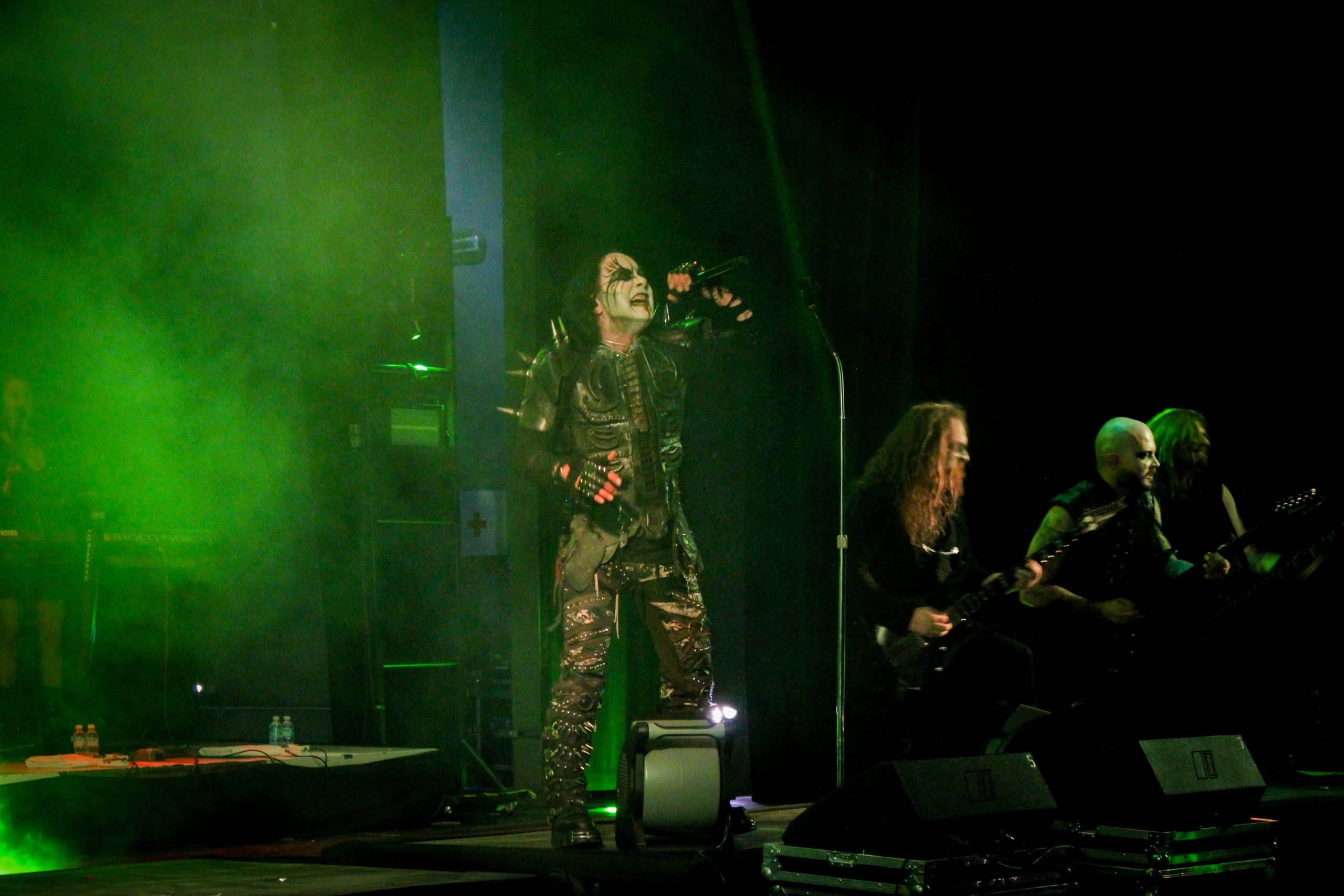 Los espíritus del Teatro Principal se pintaron de negro para recibir a Cradle Of Filth