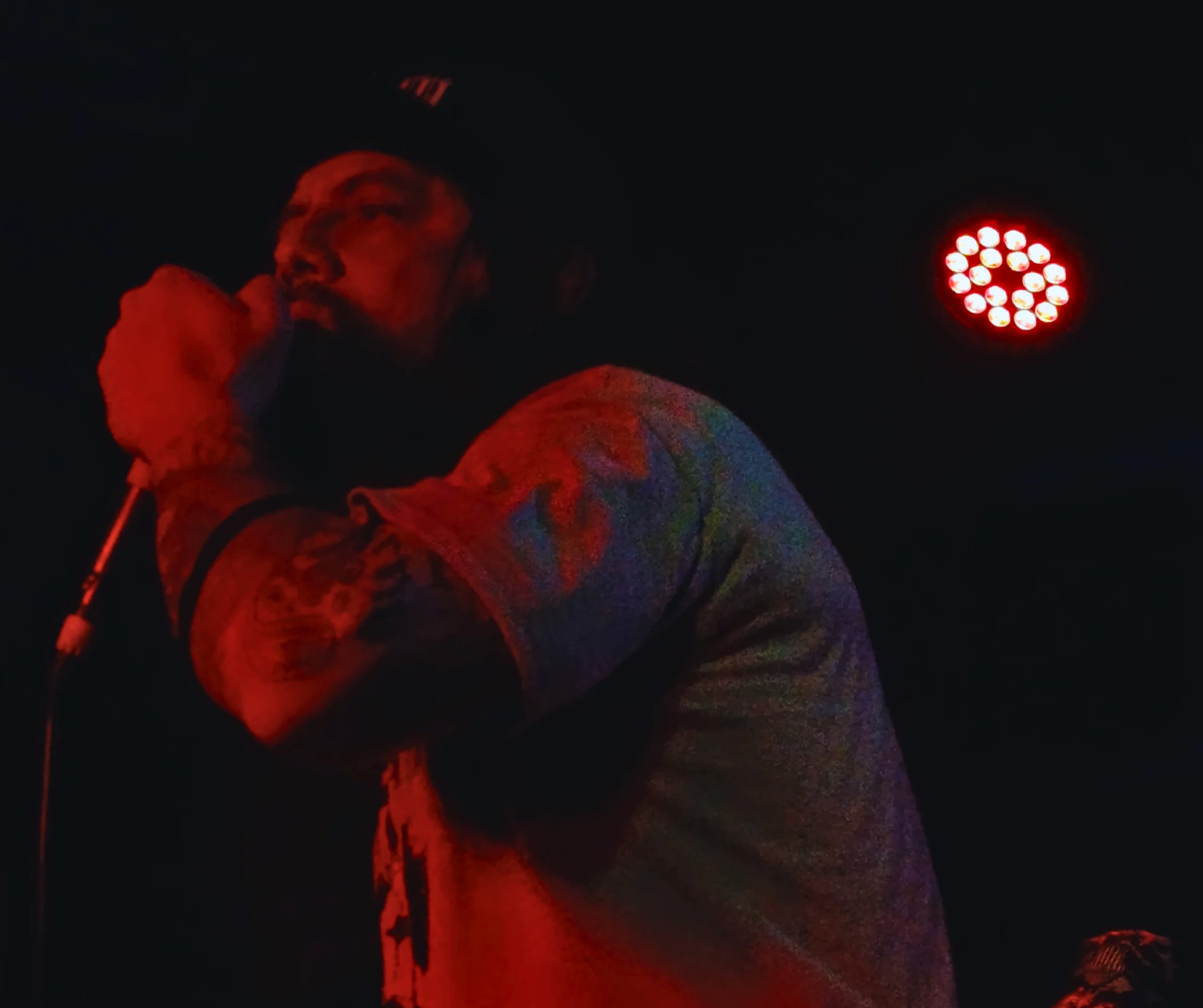 Todos los Muertos presenta Nunca Suficiente D en el Fuck Off Room