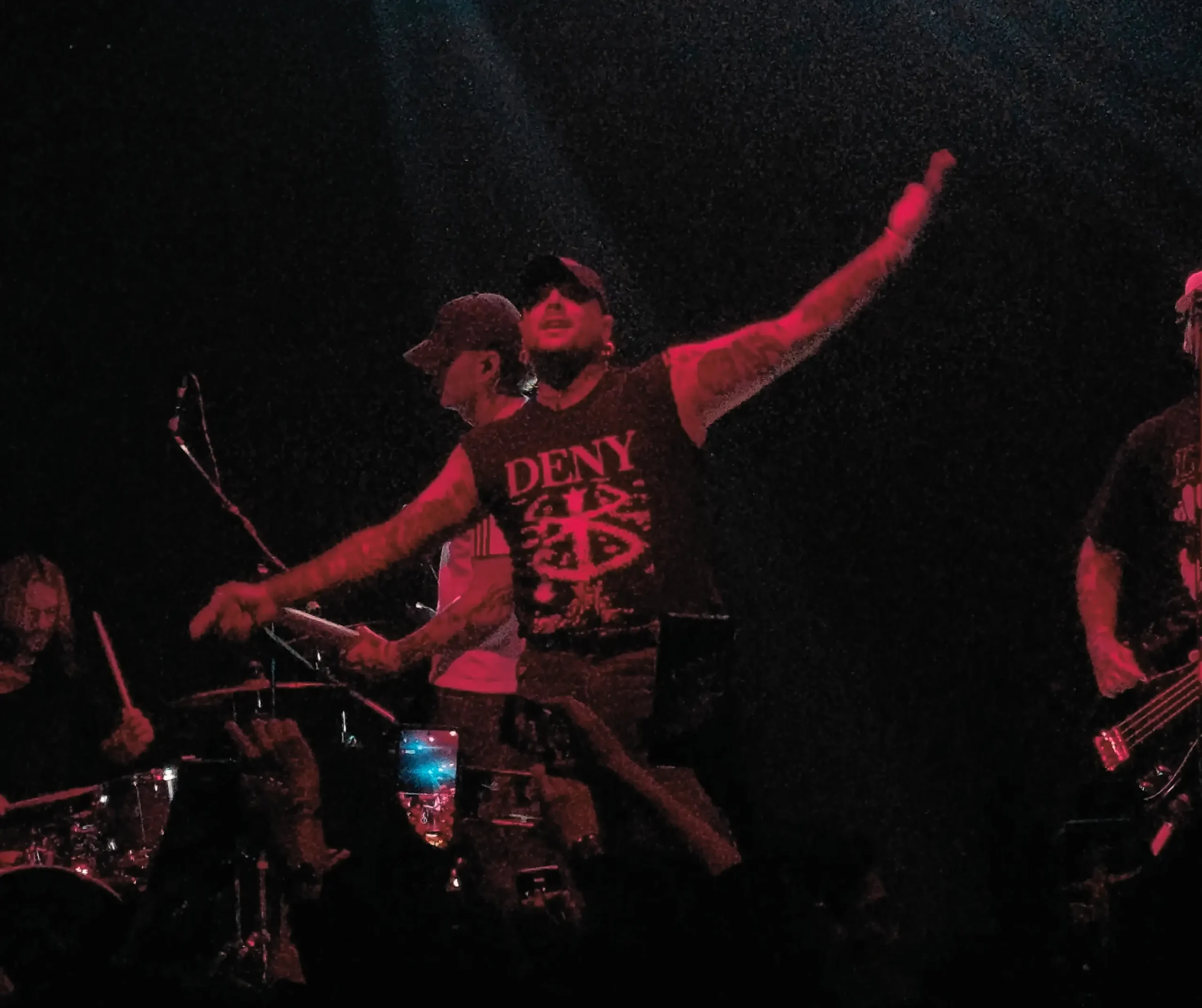Deny regresa a la CDMX y convierte el Foro Indie Rocks en una explosión de energía
