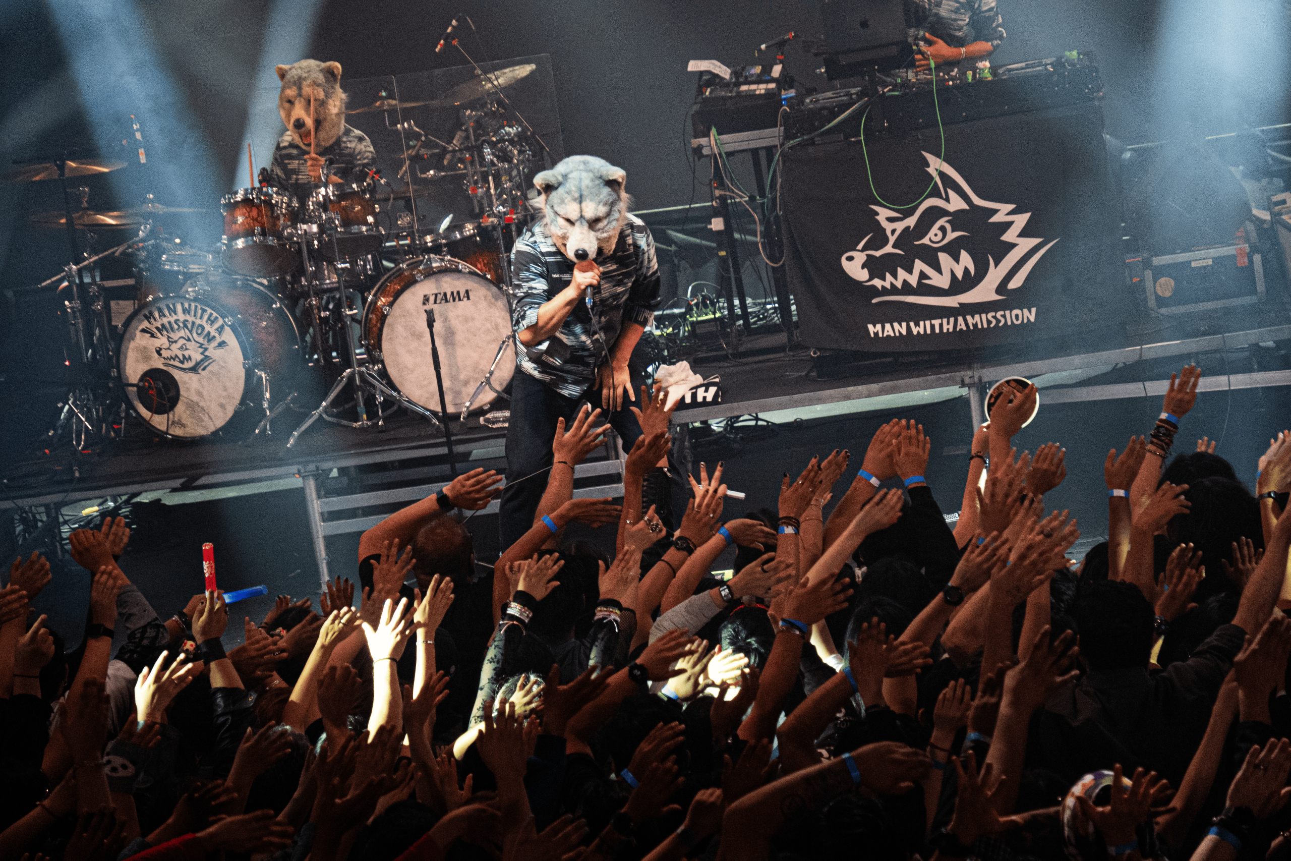 Entre openings, metal y lobos: así se vivió el regreso de MAN WITH A MISSION en CDMX